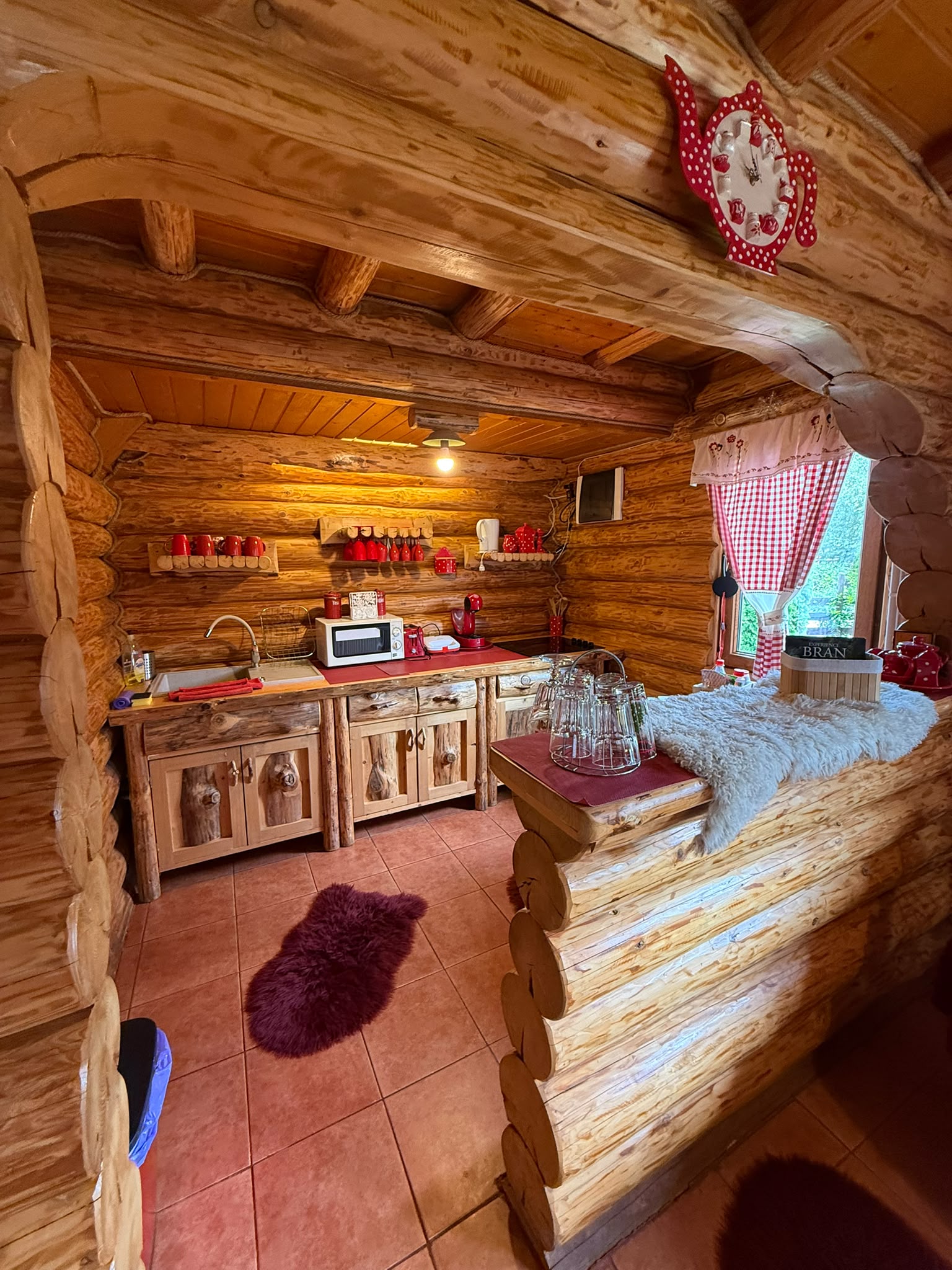 Casuța Roșie - Ciubăr cu hidromasaj
